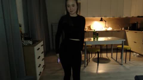 _lalune_ online show from February 2026 05:28:01 PM