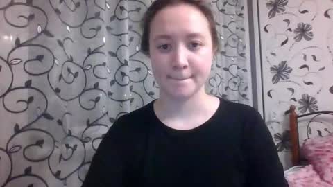 _lalune_ online show from February 2026 06:48:01 PM