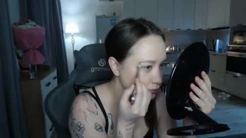 _lalune_ online show from February 2026 02:58:01 PM