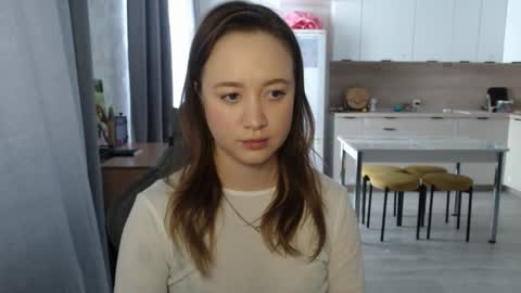 _lalune_ online show from March 2026 10:33:01 AM