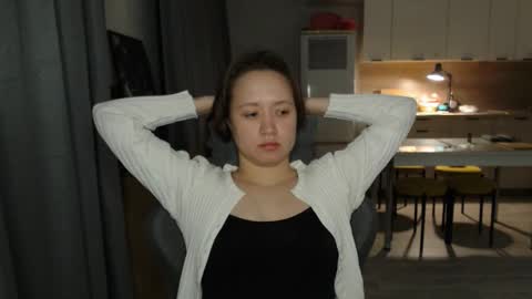 _lalune_ online show from March 2026 03:17:01 PM