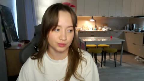 _lalune_ online show from April 2026 07:24:02 AM