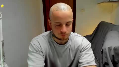 Snapshot of _layne chatting on June 2026 01:54:01 PM Layne online show from June 2026 01:54:01 PM