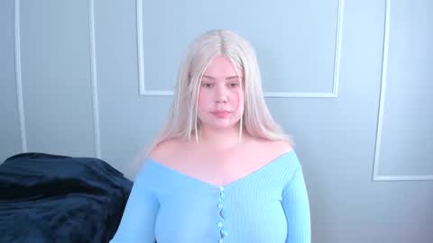 Snapshot of _leana_oo chatting on November 2025 06:13:01 PM leana online show from November 2025 06:13:01 PM