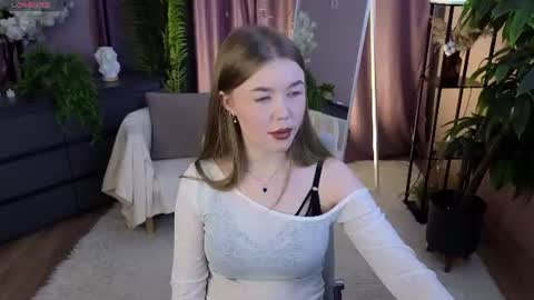 Snapshot of _liilcrystal_ chatting on June 2026 07:07:02 PM _liilcrystal_ online show from June 2026 07:07:02 PM