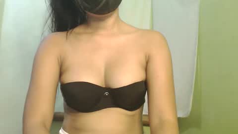 _lilies_gigi_ online show from December 2025 12:05:02 AM