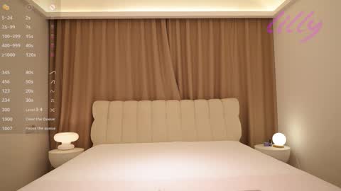 _lillilly_ online show from October 2025 06:10:02 AM