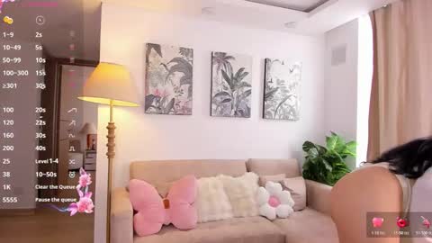 Lina. online show from December 2025 07:18:01 PM