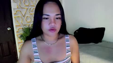 Snapshot of _lovelyyan69_ chatting on October 2025 09:51:01 AM _lovelyyan69_ online show from October 2025 09:51:01 AM
