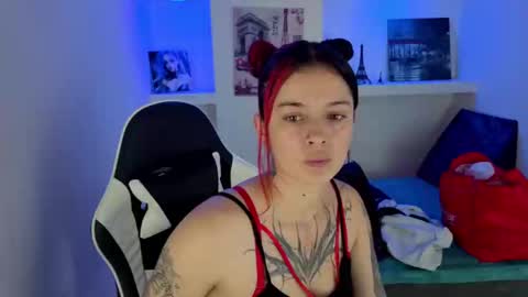 Lucia online show from October 2025 07:03:02 PM