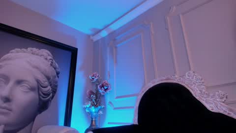  Luna  online show from January 2025 06:32:02 PM