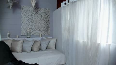  Luna  online show from February 2025 12:25:02 PM