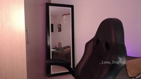 Snapshot of _luna_dupont_ chatting on July 2026 02:38:02 PM Luna online show from July 2026 02:38:02 PM