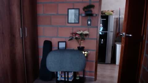 _lunablondie_ online show from February 2025 02:37:01 PM