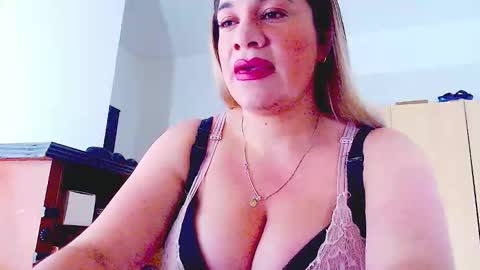 _lunagold_ online show from March 2026 12:58:01 AM