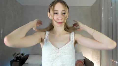  Gwen  online show from October 2025 04:29:02 AM