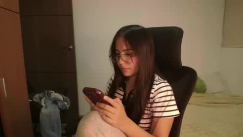 Snapshot of _maxxx1_ chatting on May 2026 04:07:02 AM max and abby online show from May 2026 04:07:02 AM