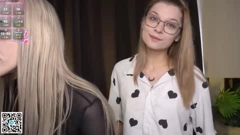 Elva and Kate  online show from November 2025 07:33:02 AM