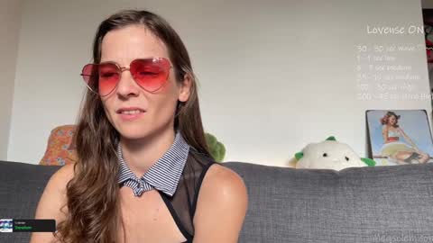 Meg online show from November 2025 01:54:02 PM