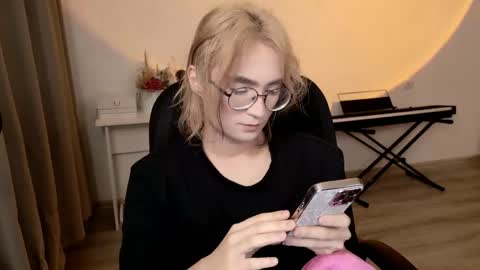 Snapshot of _meow_neko_ chatting on May 2026 03:03:01 AM _meow_neko_ online show from May 2026 03:03:01 AM