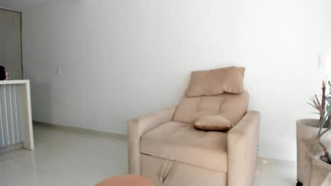 Snapshot of _mia_peach chatting on May 2026 09:33:02 PM _mia_peach online show from May 2026 09:33:02 PM