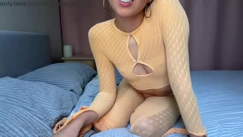 Mia Magdalena online show from October 2025 04:03:02 PM