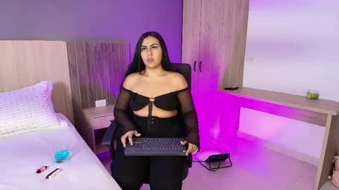 _miamiller_ online show from February 2025 07:38:02 PM