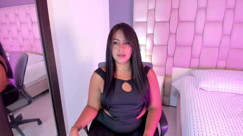 _miamiller_ online show from October 2025 08:17:02 PM