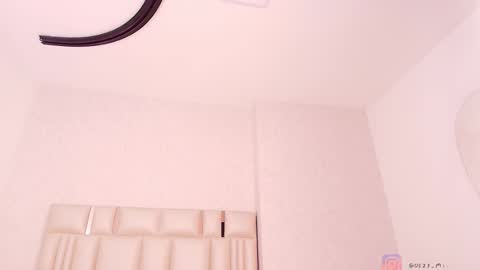 Mia  online show from March 2026 11:49:02 AM