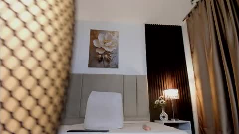 Snapshot of _mila_dyva chatting on April 2026 04:01:01 PM _mila_dyva online show from April 2026 04:01:01 PM