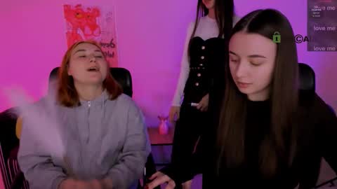 Snapshot of _mila_fire chatting on February 2026 09:57:02 AM your Mila online show from February 2026 09:57:02 AM