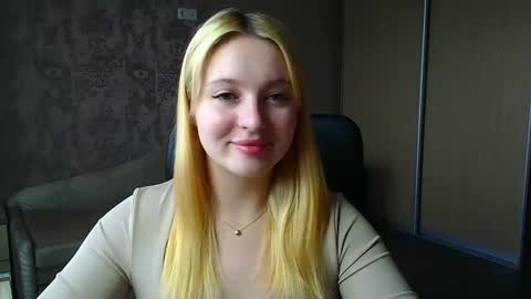 Snapshot of _mila_la_ chatting on April 2026 09:08:01 AM Melanie online show from April 2026 09:08:01 AM