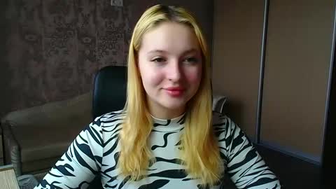 Snapshot of _mila_la_ chatting on April 2026 10:57:01 AM Melanie online show from April 2026 10:57:01 AM
