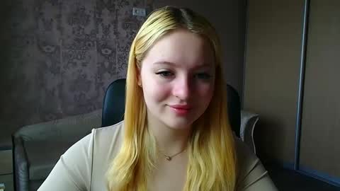 Snapshot of _mila_la_ chatting on April 2026 08:53:01 AM Melanie online show from April 2026 08:53:01 AM