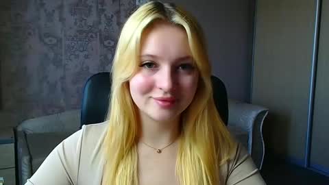 Snapshot of _mila_la_ chatting on May 2026 09:28:01 AM Melanie online show from May 2026 09:28:01 AM