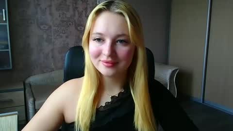 Snapshot of _mila_la_ chatting on May 2026 08:41:01 AM Melanie online show from May 2026 08:41:01 AM