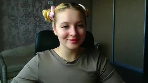 Snapshot of _mila_la_ chatting on May 2026 10:36:01 AM Melanie online show from May 2026 10:36:01 AM