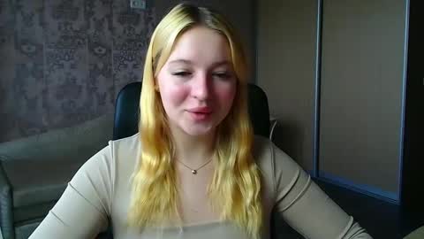 Snapshot of _mila_la_ chatting on May 2026 06:08:02 AM Melanie online show from May 2026 06:08:02 AM