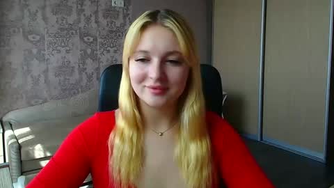 Snapshot of _mila_la_ chatting on May 2026 12:33:01 PM Melanie online show from May 2026 12:33:01 PM