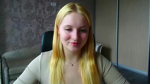 Snapshot of _mila_la_ chatting on June 2026 12:33:02 PM Melanie online show from June 2026 12:33:02 PM