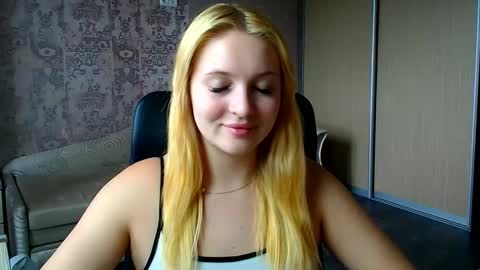 Snapshot of _mila_la_ chatting on June 2026 12:17:01 PM Melanie online show from June 2026 12:17:01 PM