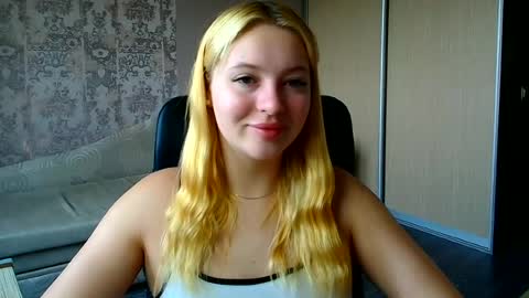 Snapshot of _mila_la_ chatting on June 2026 10:15:01 AM Melanie online show from June 2026 10:15:01 AM