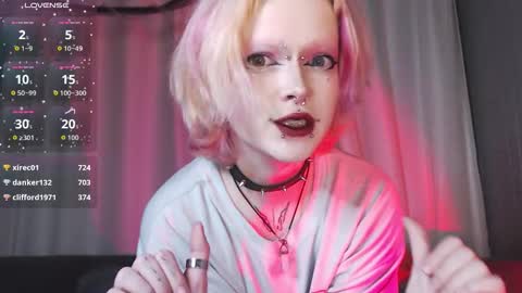 Nicole online show from November 2025 01:31:01 AM