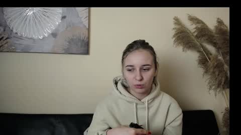 Nica online show from November 2025 01:10:01 PM