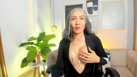 Snapshot of _nicoletteshea_ chatting on May 2026 10:06:01 PM _nicoletteshea_ online show from May 2026 10:06:01 PM