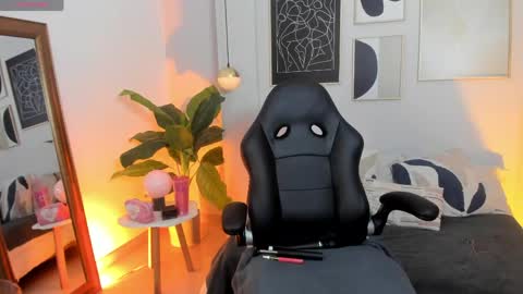 _nicoletteshea_ online show from June 2026 08:31:02 PM