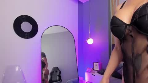 _nicoletteshea_ online show from July 2026 12:33:01 PM