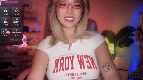 Lily online show from September 2025 05:05:02 PM