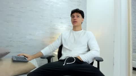 Noah Heyden online show from February 2025 02:50:02 PM