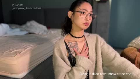 Mikayla online show from October 2025 10:03:02 AM